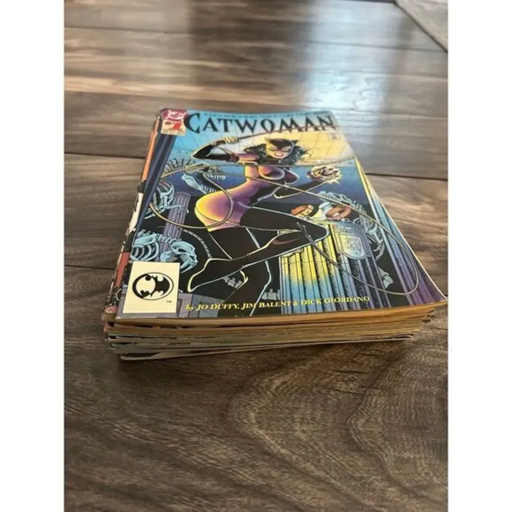 Miscellaneous Lot Of 24‎ Vintage Catwoman DC Comics Most are 90s Paperback